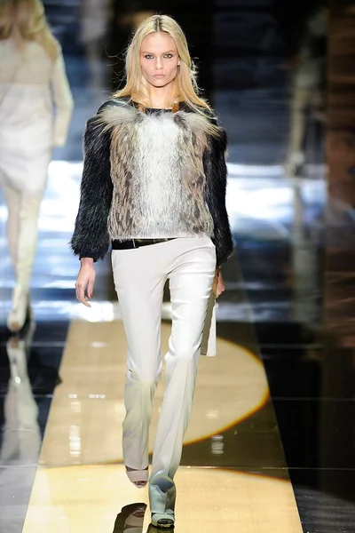 Look 3